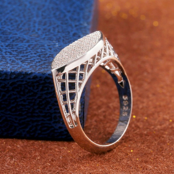 925 Silver Round Cut White Sapphire Ring New - Picture 4 of 5